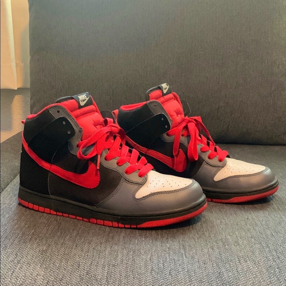 Nike Dunk High (2008) Varsity Red-Black, Medium grey